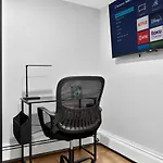 Vintage 2Br Apt In Boston With Free Parking