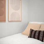 Modern 5b3b In Steps To Convention Center Apartment