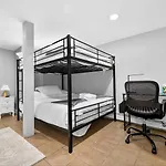 Vintage 2br In With Free Parking Apartment Boston