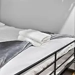 Apartment Vintage 2br In With Free Parking