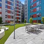 Blueground Revere Firepit Spa Wd Pool Gym Bos-1091