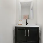 Modern 5b3b In Steps To Convention Center Apartment *