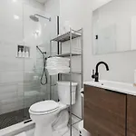 Apartment Modern 5b3b In Steps To Convention Center *