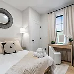 Modern 5b3b In Steps To Convention Center Apartment Boston