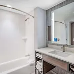 Hilton Garden Logan Airport