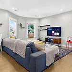 Luxury 3br 2ba Penthouse Apartment