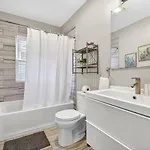 Luxury 3br 2ba Penthouse Apartment