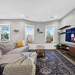 Luxury 3br 2ba Penthouse Apartment