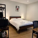 Historic Lower Mills Homestay *
