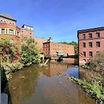 Historic Lower Mills Homestay *