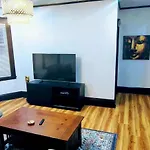 Cozy Classic With Queen Size Bed