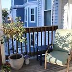 Cozy Classic With Queen Size Bed