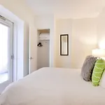 Global Luxury Downtown Apartment *