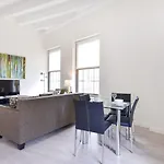 Global Luxury Downtown Apartment *