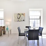 Global Luxury Downtown Apartment