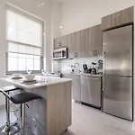 Global Luxury Downtown Apartment