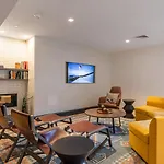 Blueground Newtonville Fitness Center Nr Crystal Lake Bos-1239