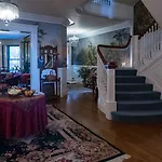 Bed & Breakfast The Gryphon House Boston