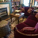 The Gryphon House Bed & Breakfast Boston