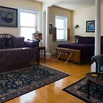 The Gryphon House 3* Boston