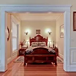 Bed & Breakfast The Gryphon House 3*