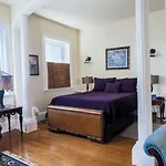 Bed & Breakfast The Gryphon House Boston