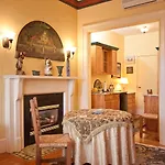 Bed & Breakfast The Gryphon House 3*
