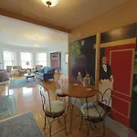 Bed & Breakfast The Gryphon House Boston