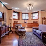 The Gryphon House 3* Boston