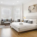 The Gryphon House Bed & Breakfast 3*