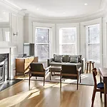 The Gryphon House Bed & Breakfast Boston