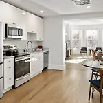 The Gryphon House Bed & Breakfast Boston