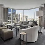 Four Seasons One Dalton Street, Hotel