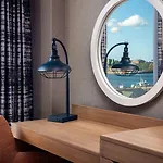 Hampton By Hilton At The Seaport District 3* Boston
