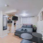 Cozy Basement - Steps To Longwood And Massart - 3min Walk To T Apartment *