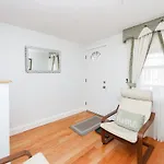 Eastie Roomy 3br With Easy And Airport Access Apartment