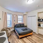 Cozy Studio Near Massart & Longwood, 3-Min Walk To T