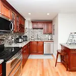 Eastie Roomy 3br With Easy And Airport Access Boston
