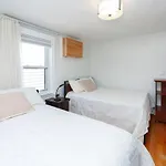 Eastie Roomy 3br With Easy And Airport Access