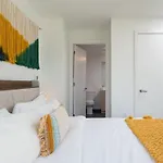 Apartment 2br In Downtown & T-station *