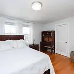 Eastie Roomy 3br With Easy And Airport Access Apartment