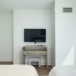 2br In Downtown & T-station Boston
