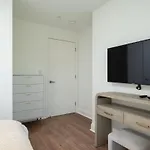 2br In Downtown & T-station Boston