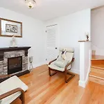 Eastie Roomy 3br With Easy And Airport Access Apartment *