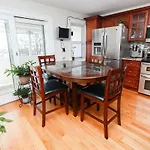 Eastie Roomy 3br With Easy And Airport Access Boston