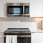 2br In Downtown & T-station Boston