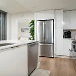 2br In Downtown & T-station * Boston