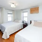 Apartment Eastie Roomy 3br With Easy And Airport Access