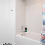 2br In Downtown & T-station *