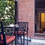 Comfy Beacon Hill Great For Work Travel #7 3*